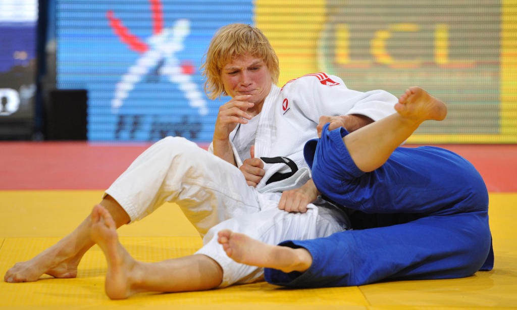 GEPA-24081187048 - PARIS,FRANKREICH,24.AUG.11 - SPORT DIVERS, JUDO - IJF Judo Weltmeisterschaften, Damen, bis 57kg. Bild zeigt Sabrina Filzmoser (AUT) und Marti Malloy (USA).  Foto: GEPA pictures/ Martin Hoermandinger